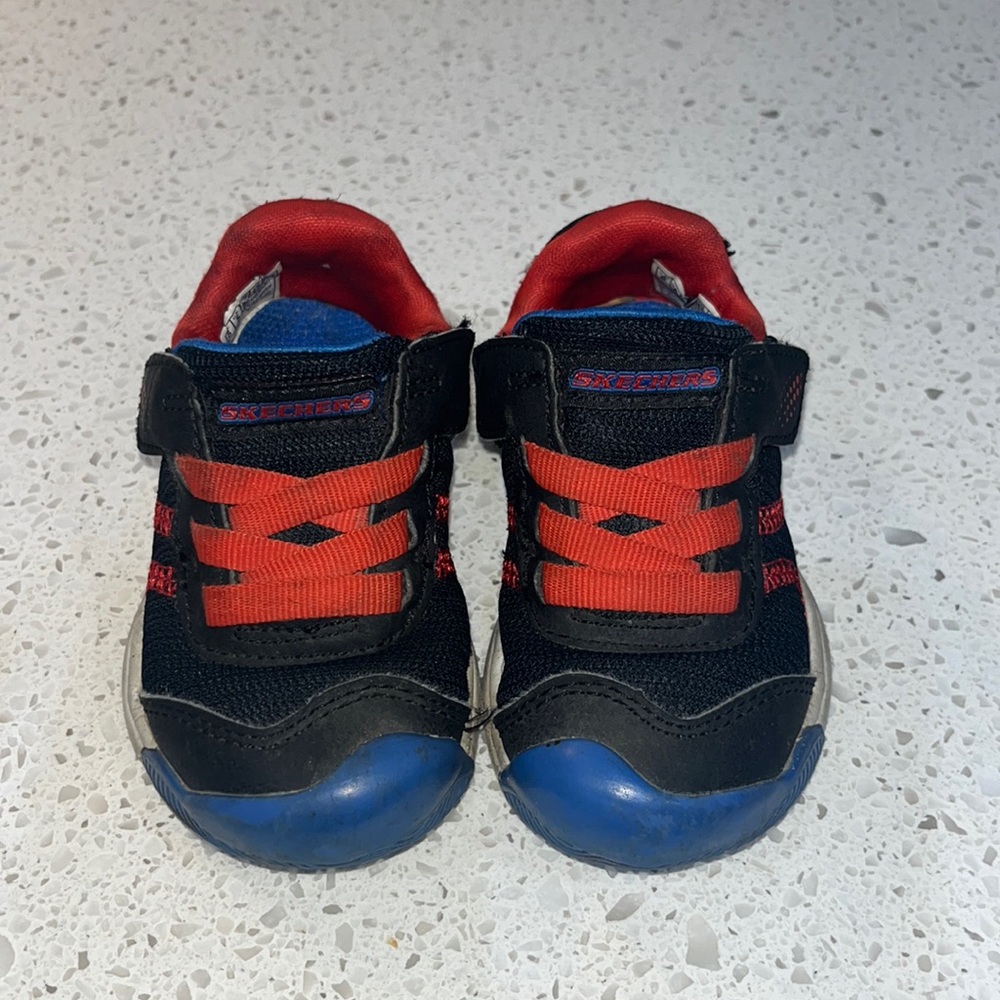 Size 6 toddler sketchers